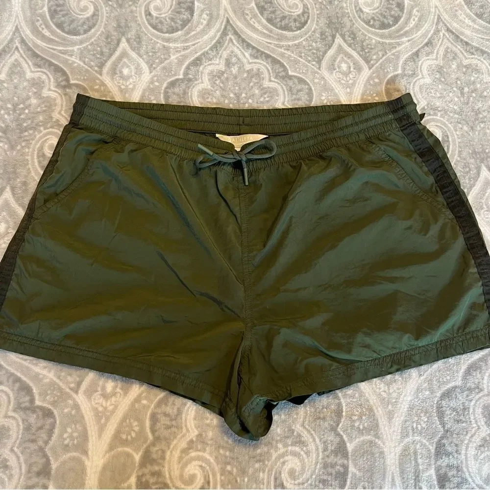 Athleta Olive green Expedition  short